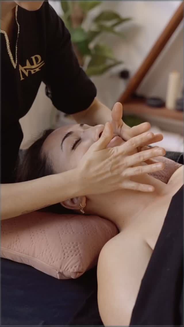 Masaje facial y de cuero cabelludo